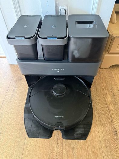 Roborock Self Cleaning Robot Vac & Mop(1,700 new)