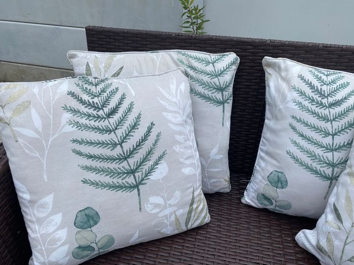 Cushions 4 the lot
