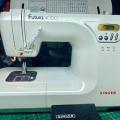 SINGER Futura 4000 Sewing Machine - Just serviced - Excellent - 100 stitches! - High quality machine/Semi-pro