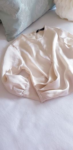 Zara Long Sleeve Cream Top - Small
