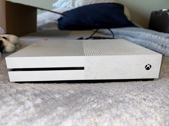 Xbox One S With 4 Controllers