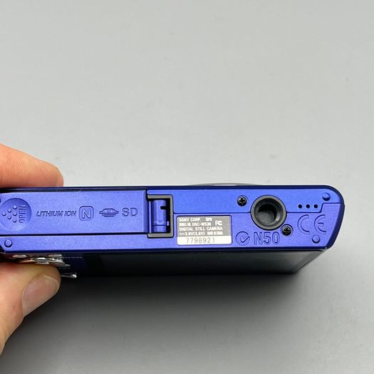 Sony Cyber-shot DSC-W530 14.1MP Digital Camera Blue\Purple - Full Kit