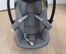 Cybex Cloud G i-size Car Seat and Isofix Base