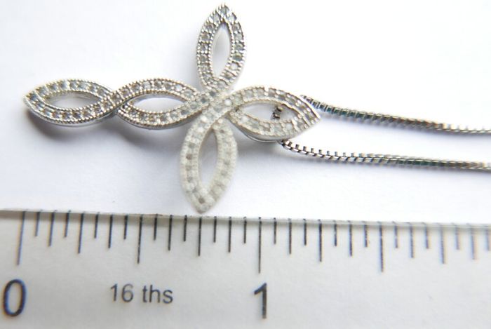 Silver Plated Equilibrium Necklace and a decorative cross length 18" - 4,6g