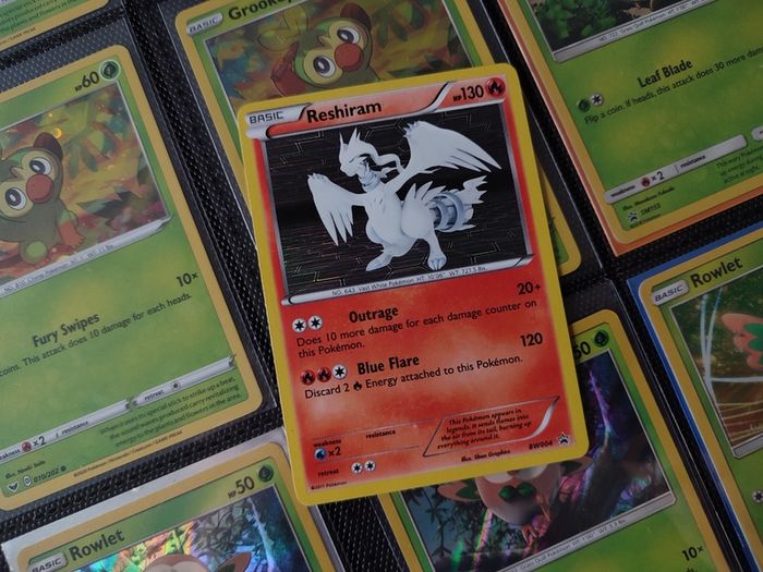 Reshiram ! Promo ! Holo ! Black and White Era ! 2011 ! Pokemon Card !