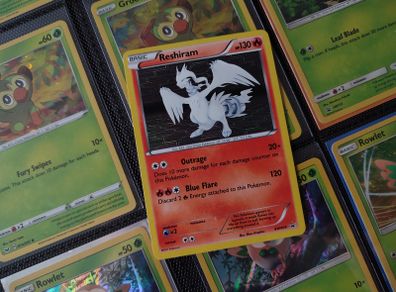 Reshiram ! Promo ! Holo ! Black and White Era ! 2011 ! Pokemon Card !