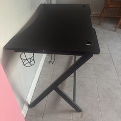 Gaming desk
