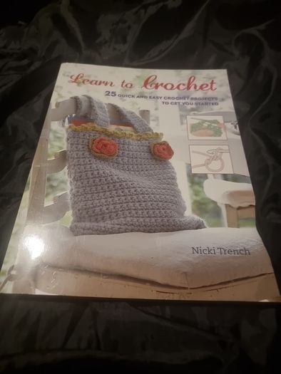 Learn to Crochet: 25 quick and easy crochet projects to get you started (Soft cover)
