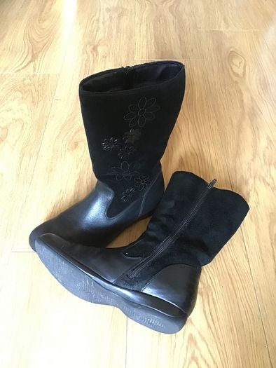 Girls Clarks leather/suede boots, size 2,5 (35)