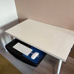 White desk with pull-out keyboard tray