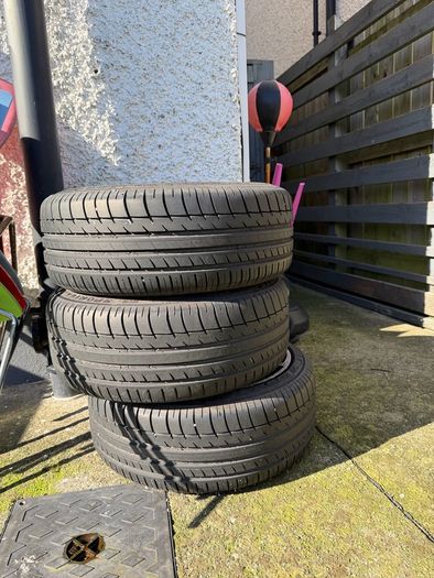 Volkswagen 17" Alloy wheels + tyres
