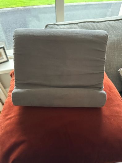 Tablet holder/ pillow stand