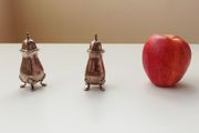 Pair of vintage elegant footed silver plated salt/pepper shakers  H 7.5cm