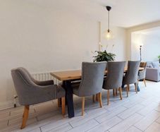 Nice Diner table with 5 chairs and bench
