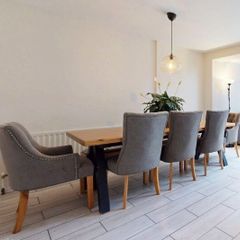 Nice Diner table with 5 chairs and bench