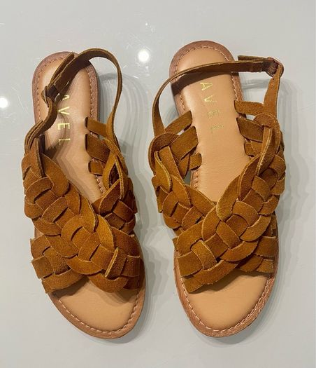 NEW: Tan Suede Sandals ( Size 6)