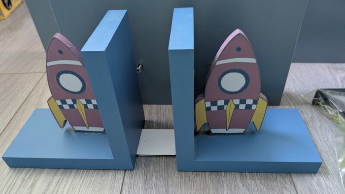 floating shelves plus 2 book ends