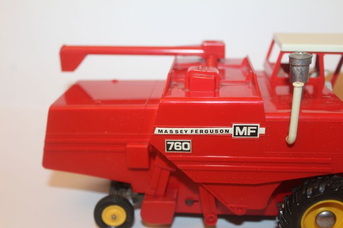 Britains - Farm - Massey Ferguson Combine Harvester 760