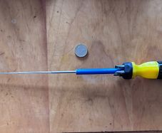 Magnetic extending screwdriver with 4 drill bits
