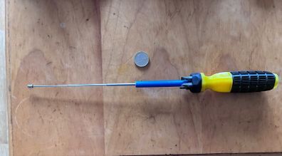 Magnetic extending screwdriver with 4 drill bits
