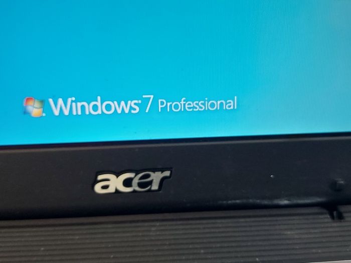 ACER EXTENZA 4220, Vintage, Intel Celeron CPU 530, 1.73GHZ, 32bit, 512mb Ram, 65GB HDD, Windows 7,  Firefox, Opera, Chrome and VLC