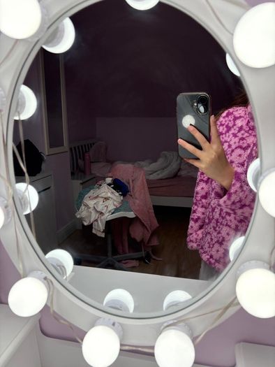 Vanity desk