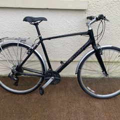 Giant escape3 Large hybrid 28 inch wheels 21 speed 21 inch frame mudguards back carrier