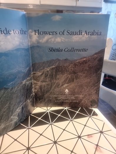 An illustrated guide to the flowers of Saudi Arabia (Hard covers, dust jacket