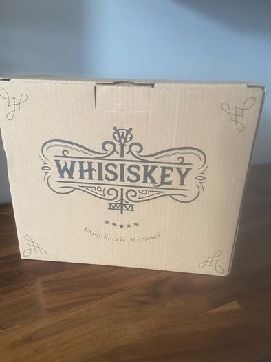 Whisiskey gift set in presentation box brand new
