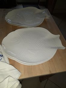 Porcelain fish plates