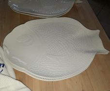 Porcelain fish plates