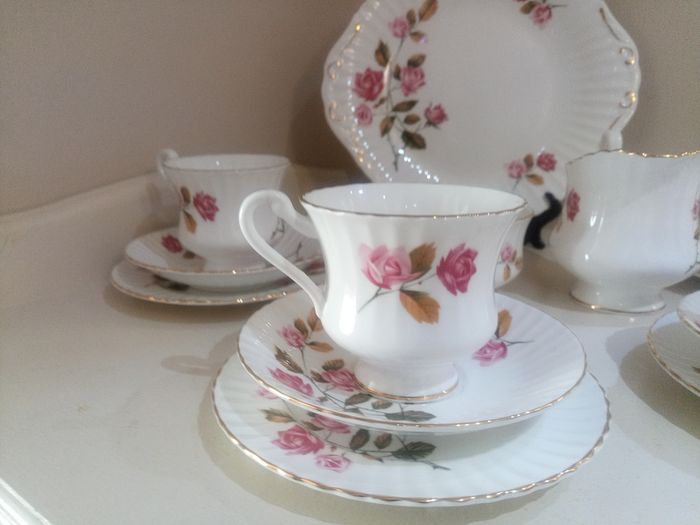 Royal Standard 15 piece tea set, Fine Bone China
