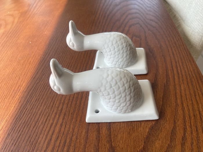 Set of two towel fittings