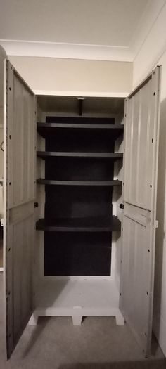 Plastic storage box