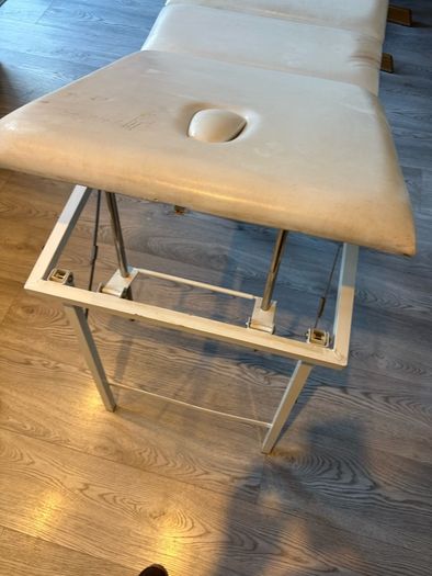 massage table