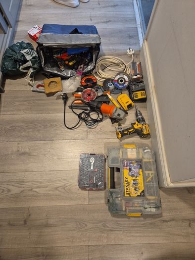 Dewalt 18v brushless with few other bits