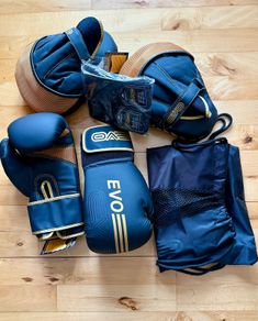 EVO Boxing Gloves SET Focus Pads Hook & Jabs Mitts Punch Bag Gym MMA HAND WRAPS