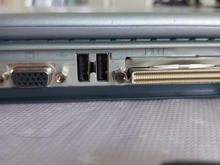 Rare Vintage Fujitsu Siemens Lifebook, E Series, FPC07048B Part number CP127259, Running Windows 2000 Professional, uses 3.5 floppy disk, 20GB HDD, amd all the connecting Ports from 30 years ago Era