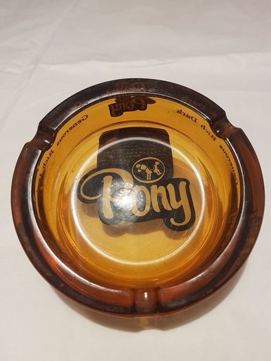 Vintage pony ashtray,,from 1960s vintage, collectors item,,good condition, 2 little chips ,,but hard to see ,,overall good condition,,price includes post to anywhere in ireland  by certificate proof of post  thank you, hard to come by ,