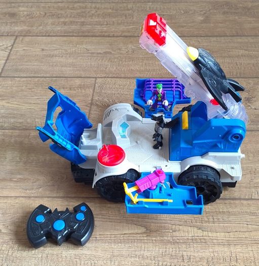 IMAGINEXT Batman RC Mobile Command Center PlaySet