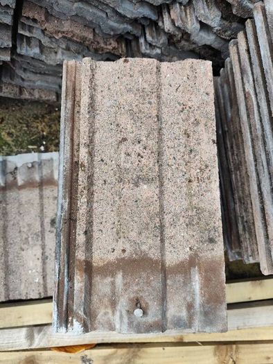 600 roof tiles/20 ridge tiles FREE