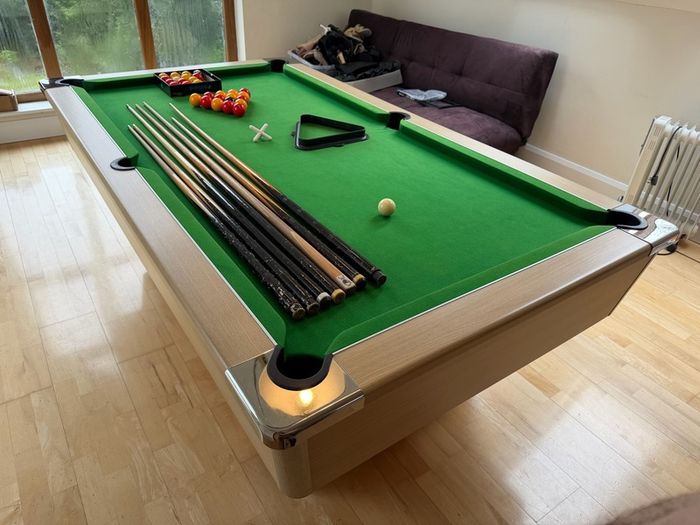DPT Slate Bed Pool Table - Made In UK - Cues / Balls/Triangle