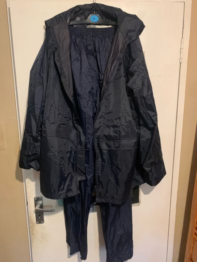 Full Medium Sized Outdoor/Golf rain gear