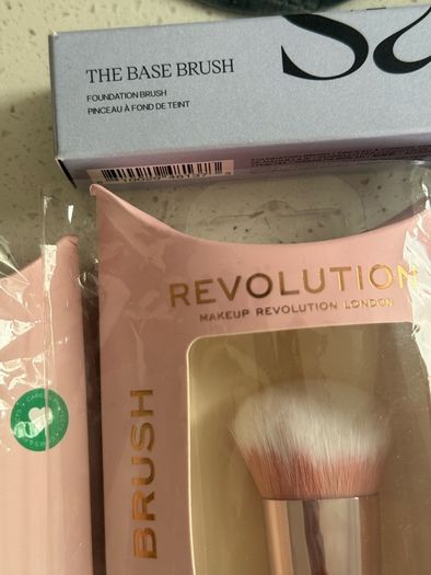 Face makeup brushes