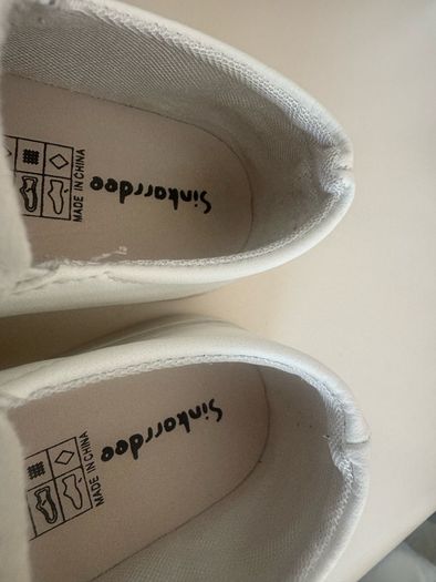 Girls trainers
