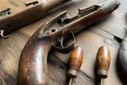 A sundry lot of military collectables.