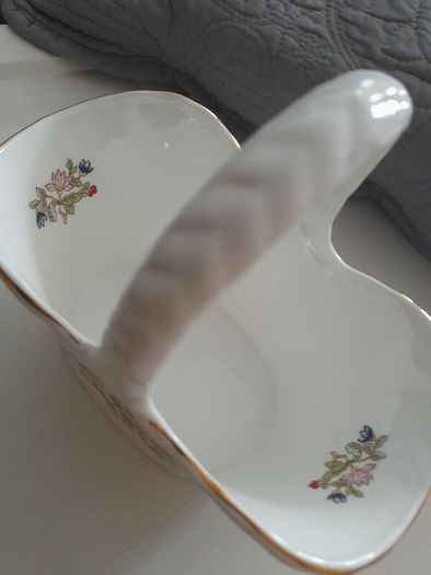porcelain basket Tara