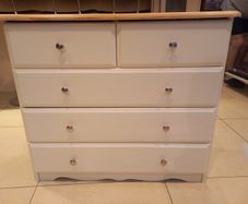 chest of drawers