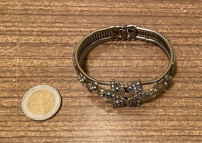 2  Ladies Bracelets.