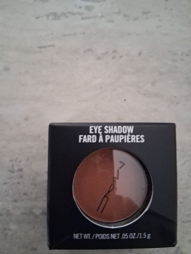 mac eye shadow BNIB shade texture velvet